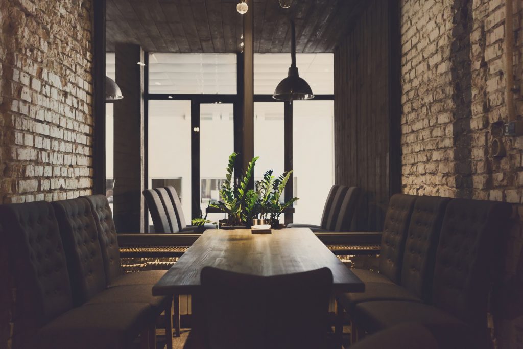 How to Start a Small Restaurant With a Minimum Budget